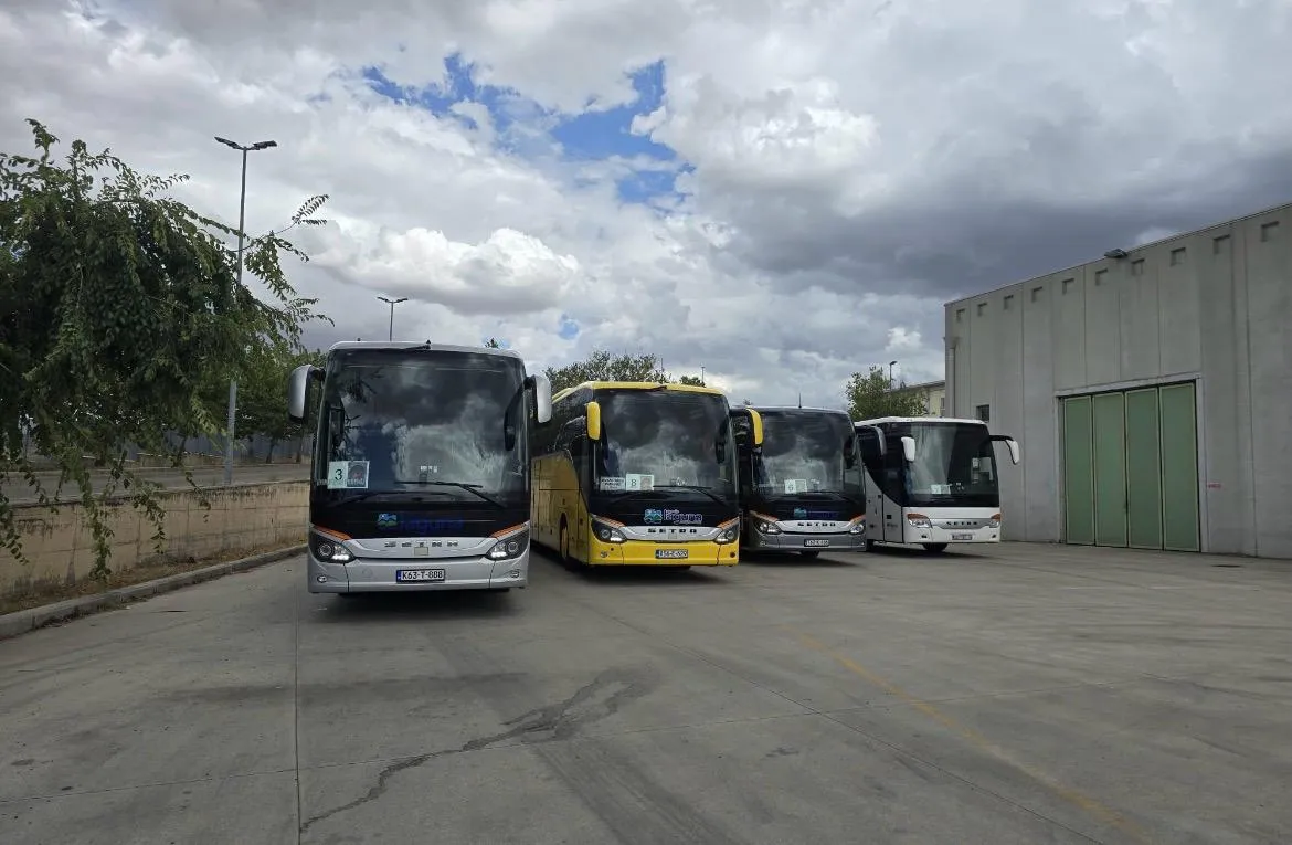 Four Agencija Laguna Setra coaches lined up — different liveries.